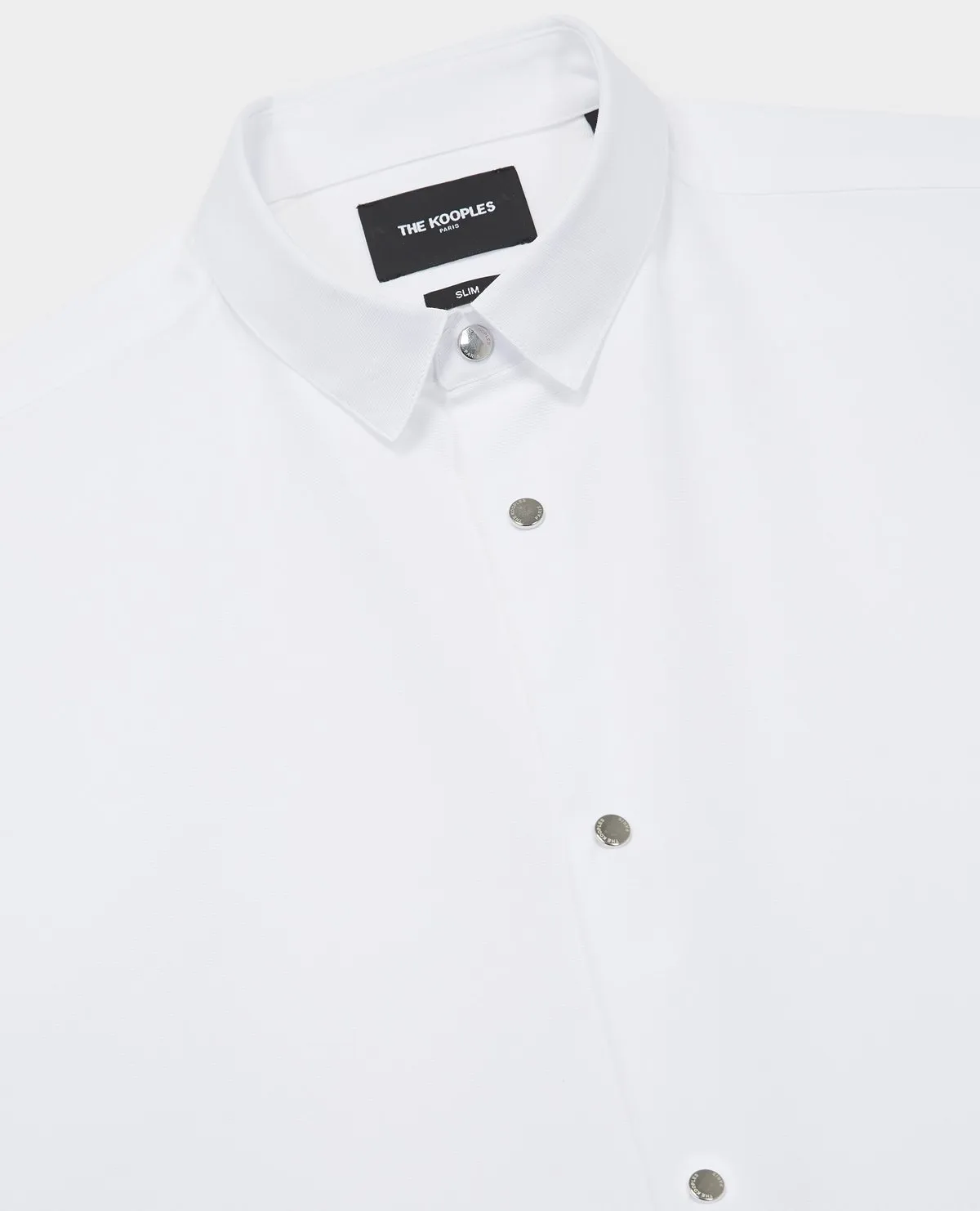 Chemise en coton blanc avec boutons métal