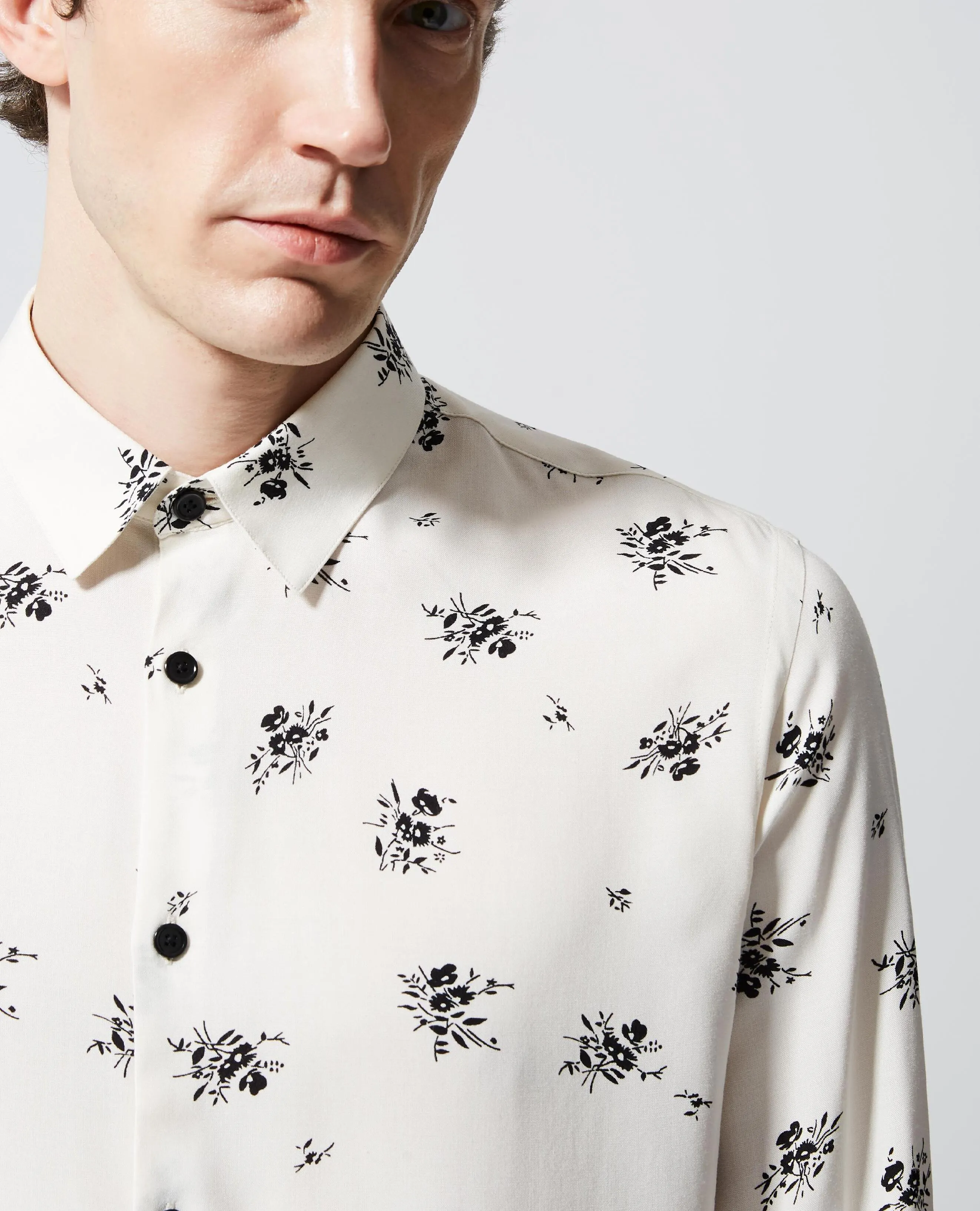 Chemise slim écrue à imprimés fleuris